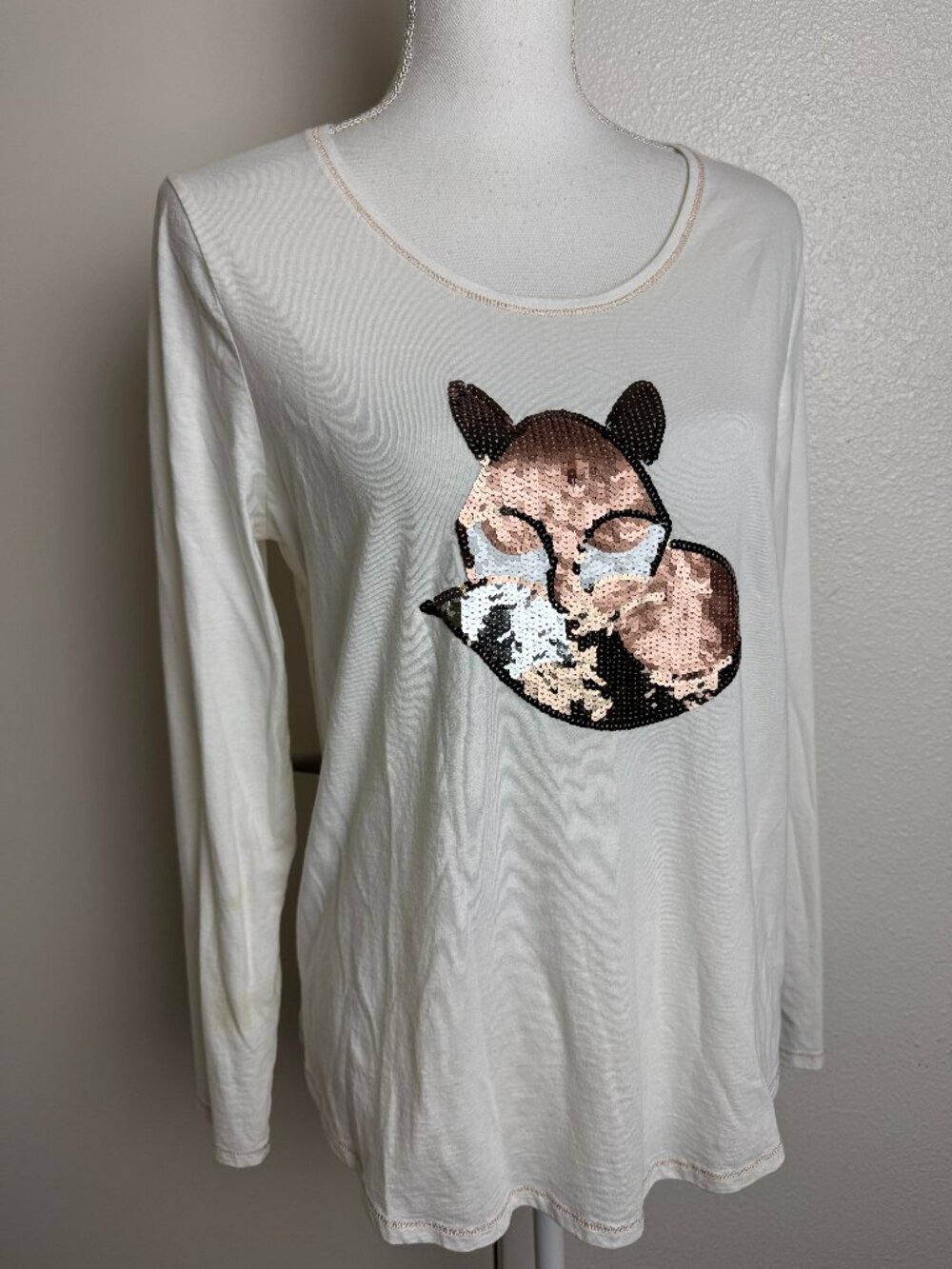 White Tee-Shirt Long Sleeve Slipping Fox Sequins Size M
